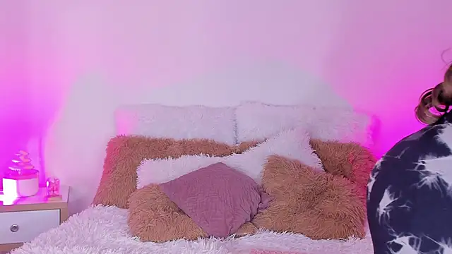 rosemonrooe online show from September 18, 2:19 pm