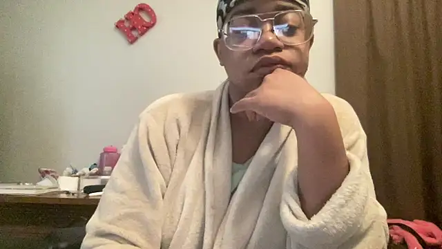 MommyConfident online show from November 25, 2:06 pm