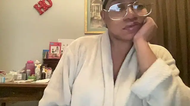 MommyConfident online show from December 14, 8:35 pm