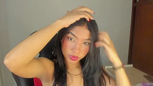 Snapshot of samy_jonnes_ chatting on December 22, 2:06 am samy jonnes online show from December 22, 2:06 am