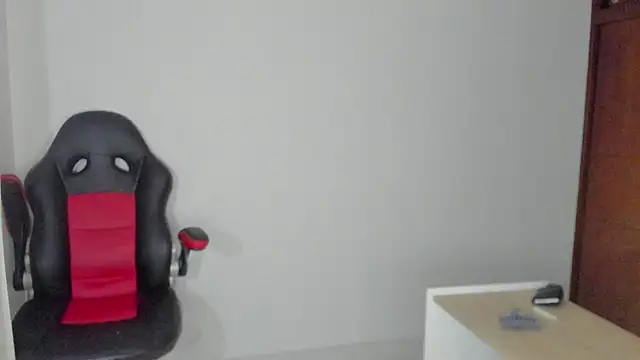 Snapshot of samy_jonnes_ chatting on December 27, 12:18 am samy jonnes online show from December 27, 12:18 am