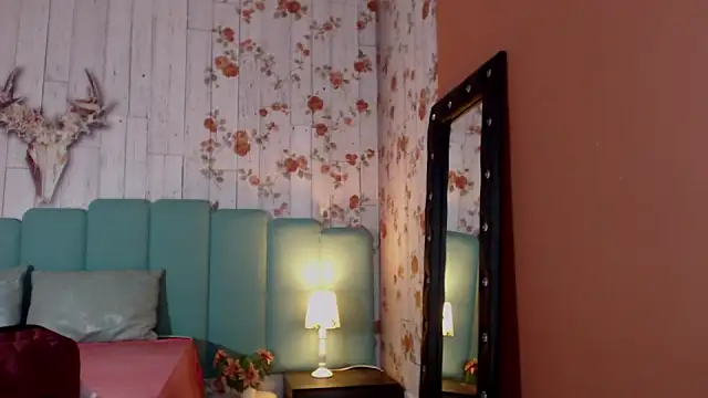 Alison Simmons online show from December 13, 12:06 pm