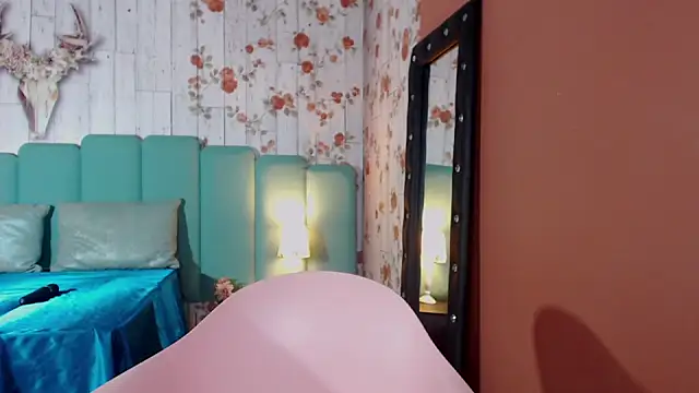 Alison Simmons online show from December 28, 6:50 pm