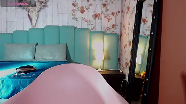 Alison Simmons online show from January 4, 2:56 pm