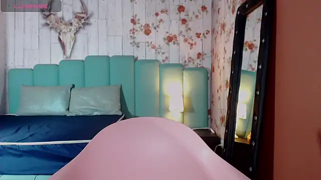 Alison Simmons online show from January 4, 9:20 pm