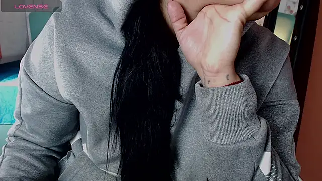 Alison Simmons online show from January 5, 2:30 pm