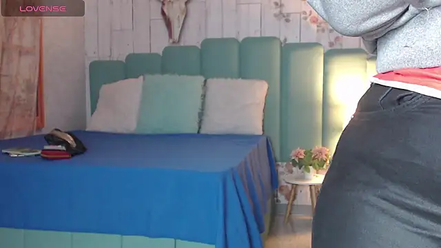 Alison Simmons online show from February 3, 11:20 am