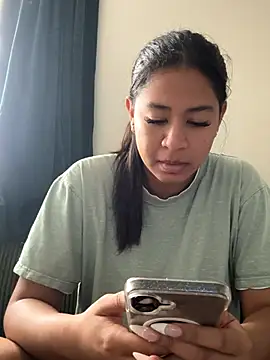 Snapshot of VanessaBling chatting on December 20, 3:52 pm VanessaBling online show from December 20, 3:52 pm