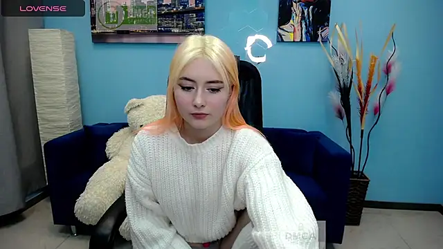 Snapshot of Tweet88 chatting on December 5, 1:17 pm Tweet88 online show from December 5, 1:17 pm