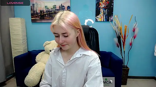 Snapshot of Tweet88 chatting on December 11, 12:34 pm Tweet88 online show from December 11, 12:34 pm