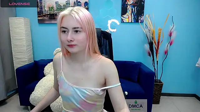 Snapshot of Tweet88 chatting on December 11, 8:07 pm Tweet88 online show from December 11, 8:07 pm