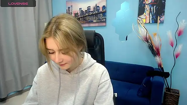 Snapshot of Tweet88 chatting on February 11, 10:26 am Tweet88 online show from February 11, 10:26 am