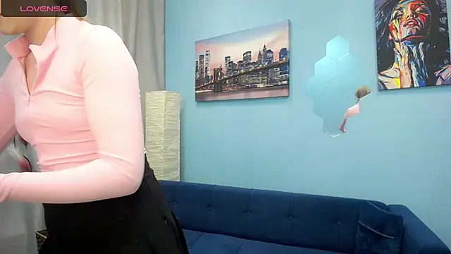 Snapshot of Tweet88 chatting on February 17, 1:53 pm Tweet88 online show from February 17, 1:53 pm