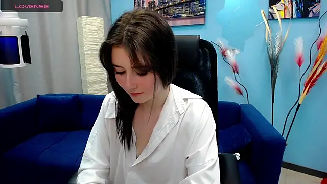 Snapshot of Tweet88 chatting on February 25, 8:51 pm Tweet88 online show from February 25, 8:51 pm