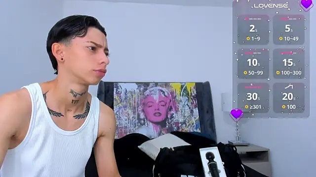 AmberAdams  online show from December 18, 1:23 pm