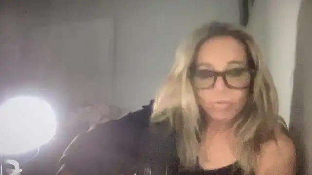 Snapshot of ALEXADANIELLE chatting on February 27, 1:16 am ALEXADANIELLE online show from February 27, 1:16 am