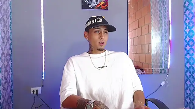 Liam lee online show from April 17, 8:56 pm