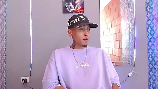 Liam lee online show from April 25, 8:06 pm