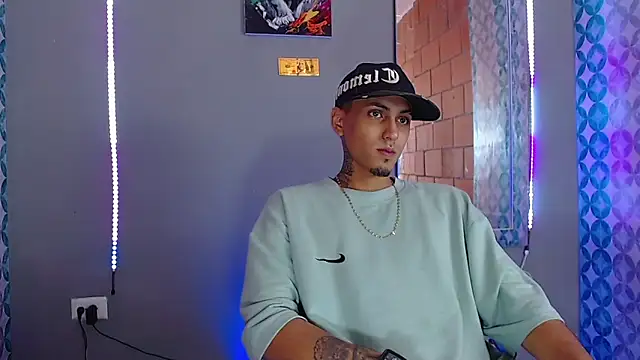 Liam lee online show from April 26, 8:17 pm