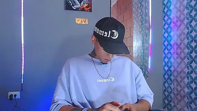 Snapshot of Liam_lee chatting on April 28, 9:20 pm Liam lee online show from April 28, 9:20 pm