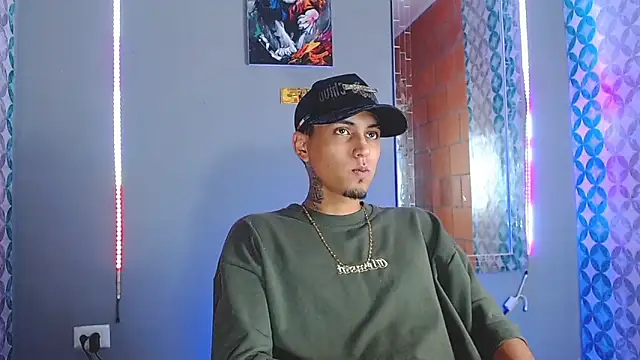 Snapshot of Liam_lee chatting on May 5, 10:51 pm Liam lee online show from May 5, 10:51 pm