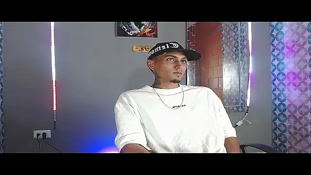 Snapshot of Liam_lee chatting on May 11, 9:34 pm Liam lee online show from May 11, 9:34 pm