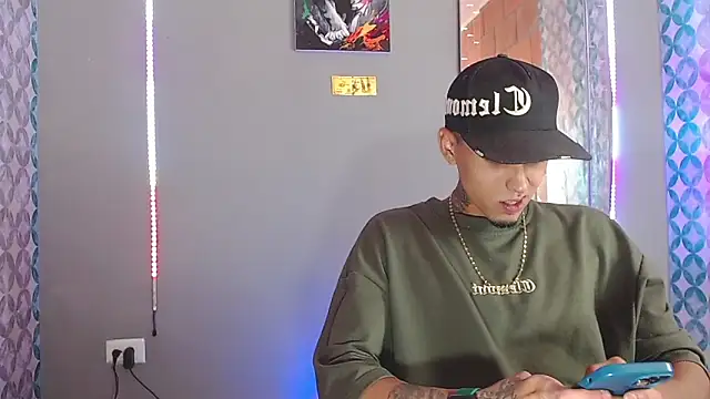 Snapshot of Liam_lee chatting on May 15, 8:49 pm Liam lee online show from May 15, 8:49 pm