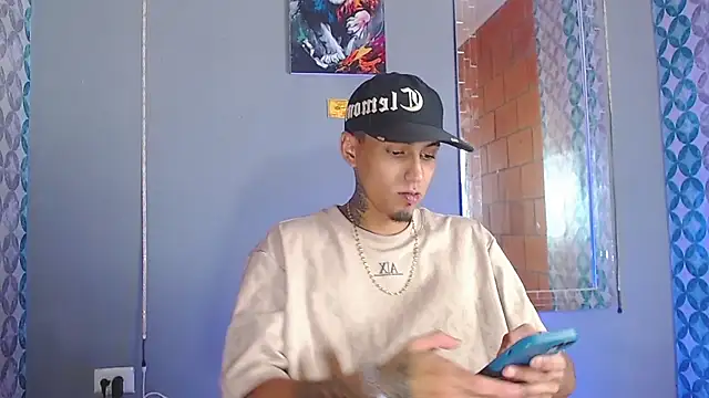 Snapshot of Liam_lee chatting on May 18, 8:58 pm Liam lee online show from May 18, 8:58 pm