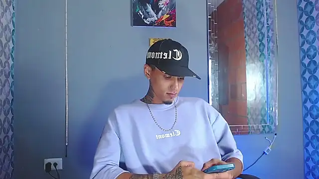 Snapshot of Liam_lee chatting on May 20, 12:28 am Liam lee online show from May 20, 12:28 am