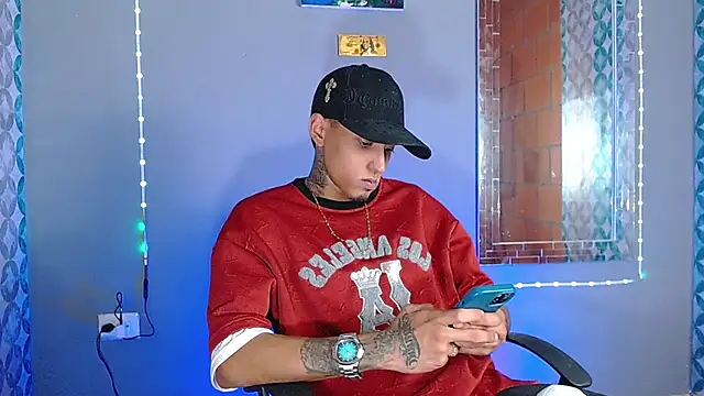 Snapshot of Liam_lee chatting on May 31, 8:10 pm Liam lee online show from May 31, 8:10 pm