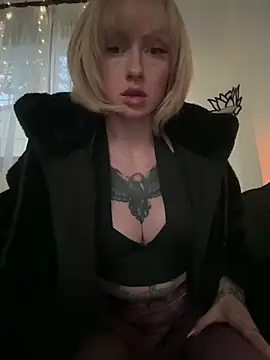 haileyhope  online show from March 31, 4:18 pm