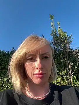 Snapshot of haileyhope_ chatting on June 7, 5:49 pm haileyhope online show from June 7, 5:49 pm