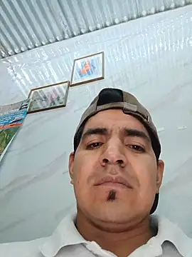 Snapshot of latino17 chatting on November 28, 6:27 am latino17 online show from November 28, 6:27 am