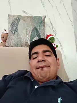 Snapshot of latino17 chatting on December 1, 5:51 pm latino17 online show from December 1, 5:51 pm