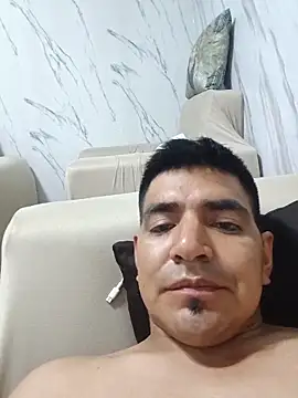 Snapshot of latino17 chatting on March 3, 3:12 am latino17 online show from March 3, 3:12 am