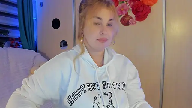 Snapshot of CoraSwon chatting on October 29, 11:39 pm CoraSwon online show from October 29, 11:39 pm