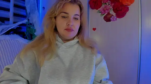 Snapshot of CoraSwon chatting on November 2, 10:23 pm CoraSwon online show from November 2, 10:23 pm