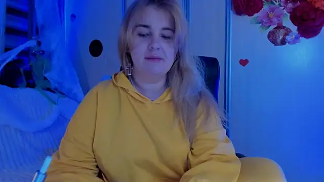 Snapshot of CoraSwon chatting on November 3, 11:15 pm CoraSwon online show from November 3, 11:15 pm