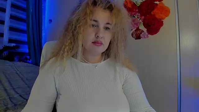 Snapshot of CoraSwon chatting on November 6, 10:54 pm CoraSwon online show from November 6, 10:54 pm