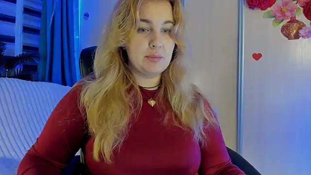 Snapshot of CoraSwon chatting on November 11, 7:25 pm CoraSwon online show from November 11, 7:25 pm