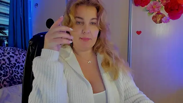 Snapshot of CoraSwon chatting on November 29, 9:45 am CoraSwon online show from November 29, 9:45 am