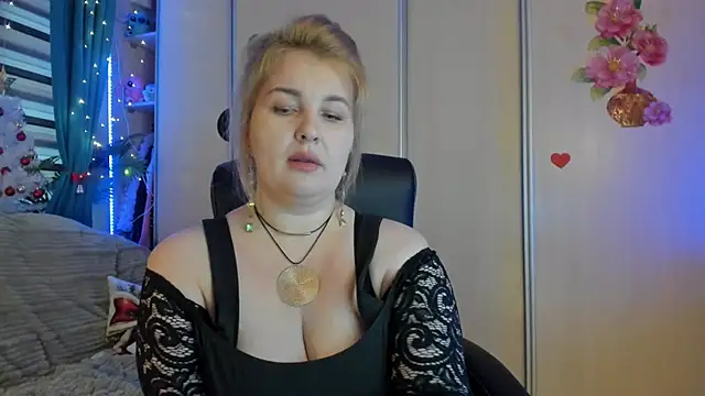 CoraSwon online show from January 8, 10:39 am