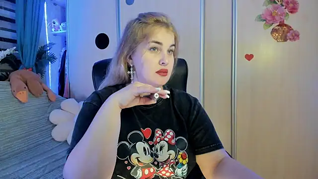 CoraSwon online show from February 15, 3:42 pm