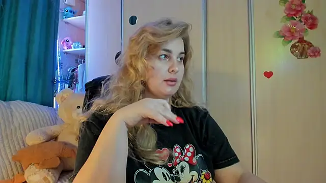 CoraSwon online show from March 7, 2:25 pm