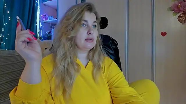 CoraSwon online show from March 10, 2:33 pm