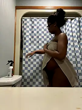 Snapshot of KLoveeee chatting on November 21, 1:04 am KLoveeee online show from November 21, 1:04 am