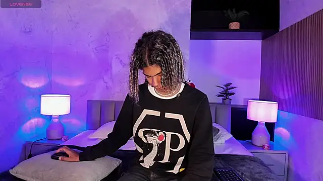 Snapshot of Maxim-Walker chatting on February 5, 3:02 am Maxim-Walker online show from February 5, 3:02 am