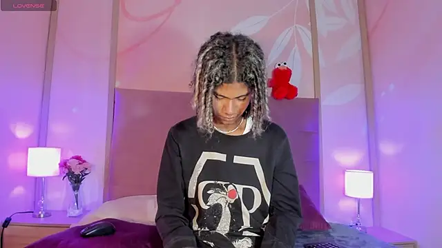 Snapshot of Maxim-Walker chatting on February 6, 3:06 am Maxim-Walker online show from February 6, 3:06 am