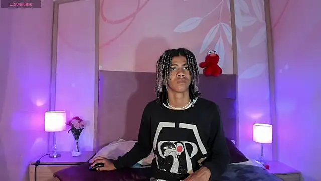 Snapshot of Maxim-Walker chatting on February 8, 2:47 am Maxim-Walker online show from February 8, 2:47 am