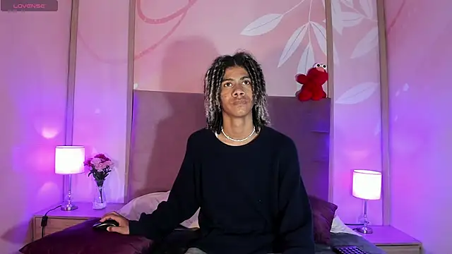 Snapshot of Maxim-Walker chatting on February 11, 2:57 am Maxim-Walker online show from February 11, 2:57 am